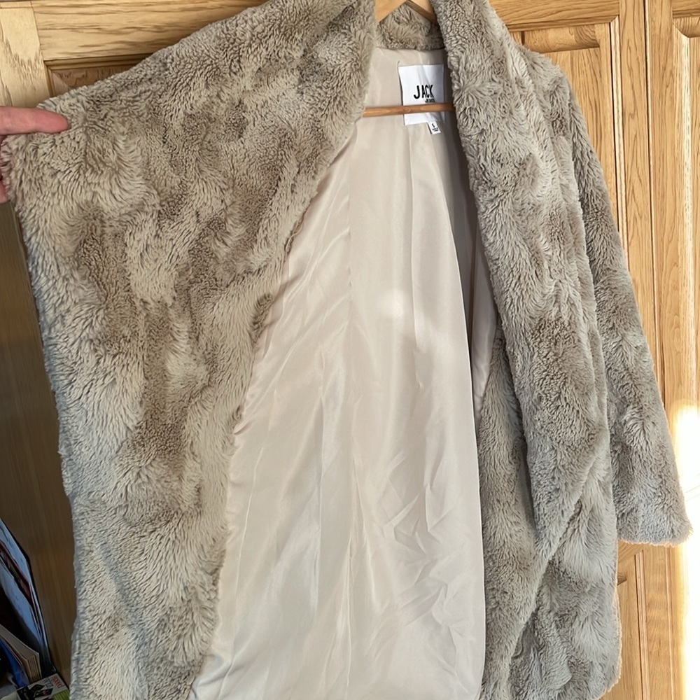 BB Dakota Come Cozy Faux Fur Jacket size small - Picture 3 of 9